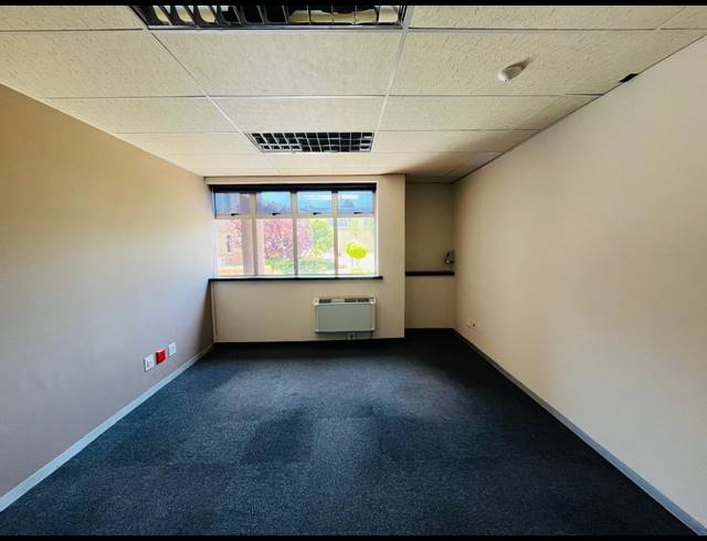 1,300M² OFFICE TO LET IN RANDJESPARK